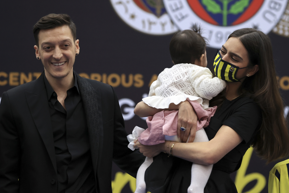 Mesut Özil imzayı attı! İşte, imza töreninden geriye kalanlar... 19