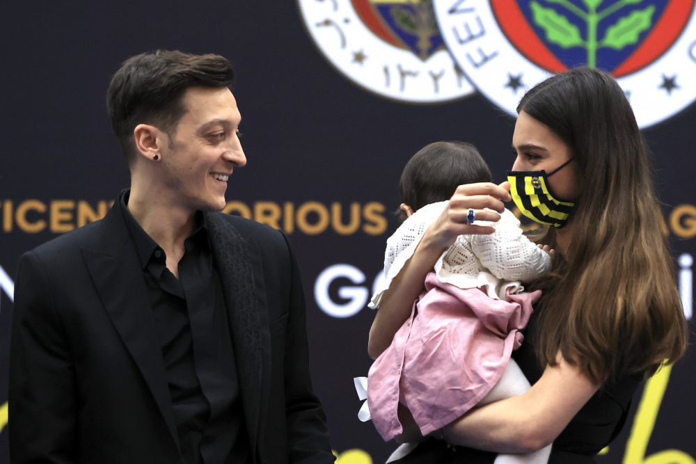 Mesut Özil imzayı attı! İşte, imza töreninden geriye kalanlar... 20