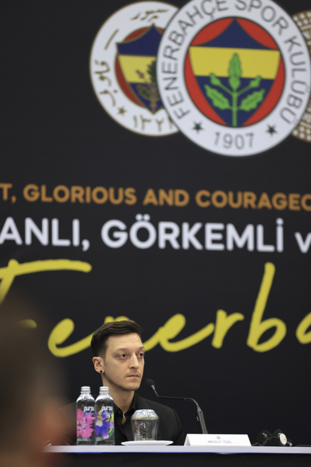 Mesut Özil imzayı attı! İşte, imza töreninden geriye kalanlar... 5