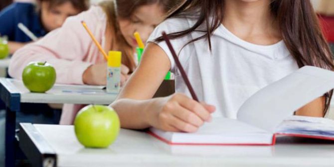 8 yaşındaki kız öğrenci, hemcinsinden hoşlandığını söyleyince okuldan kovuldu