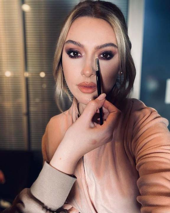 Hadise'den yeni akım: "Sana benzemeyen ne varsa sil gitsin!" 1