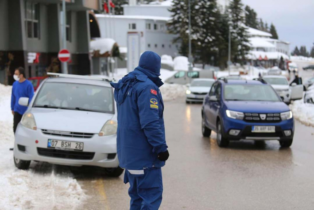 Uludağ'daki partilerin sonucu ağır oldu: 11 otel çalışanı koronaya yakalandı 4