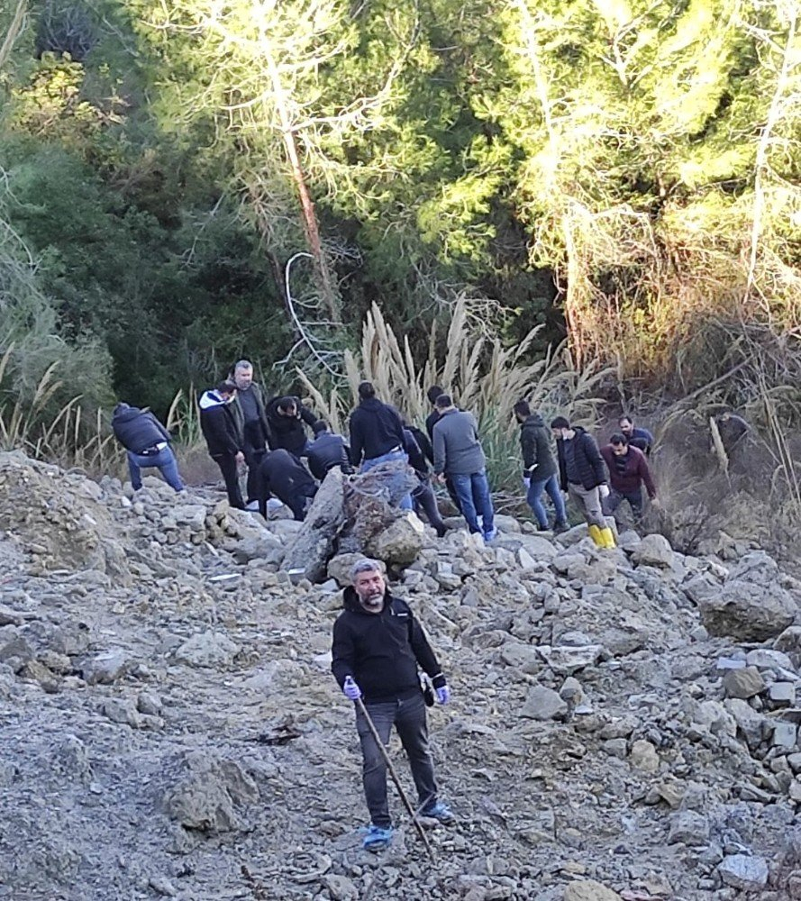 Müdür yardımcısıyla aşk yaşadı: Hem eşini hem babasını kaybetti! 3