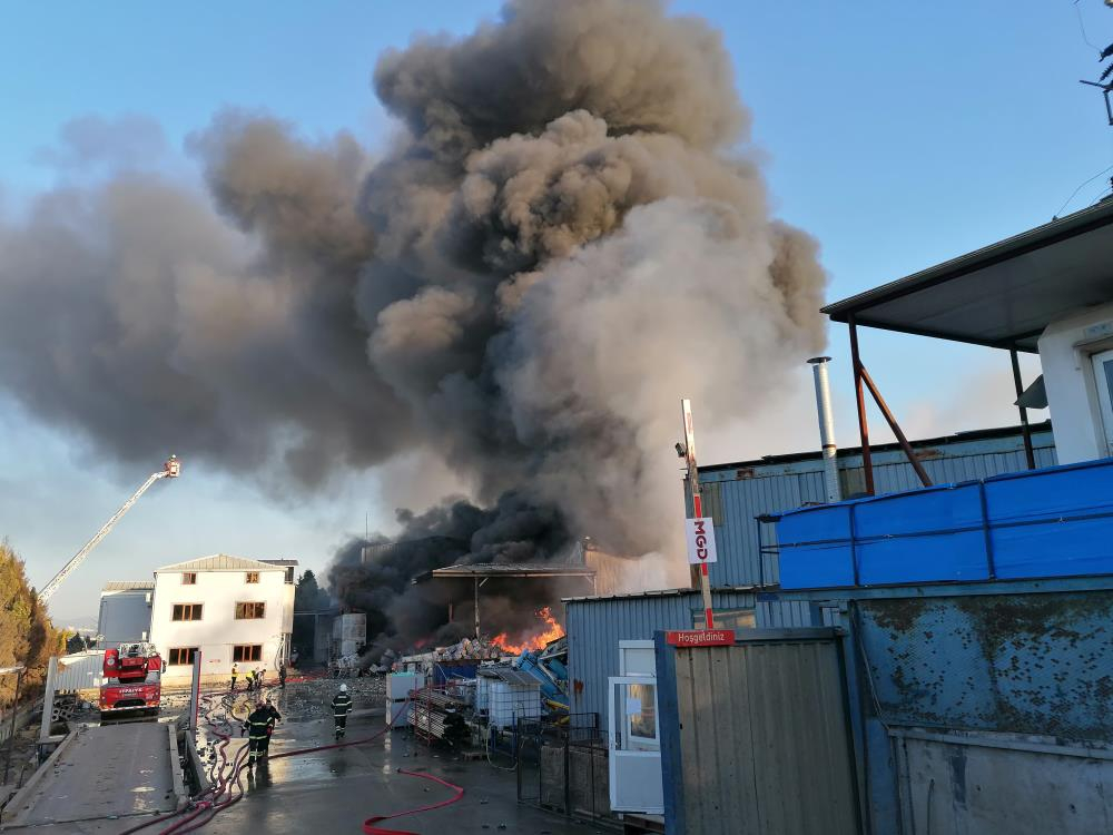 Kocaeli'de korkutan yangın! Çok sayıda itfaiye ekibi sevk edildi 3