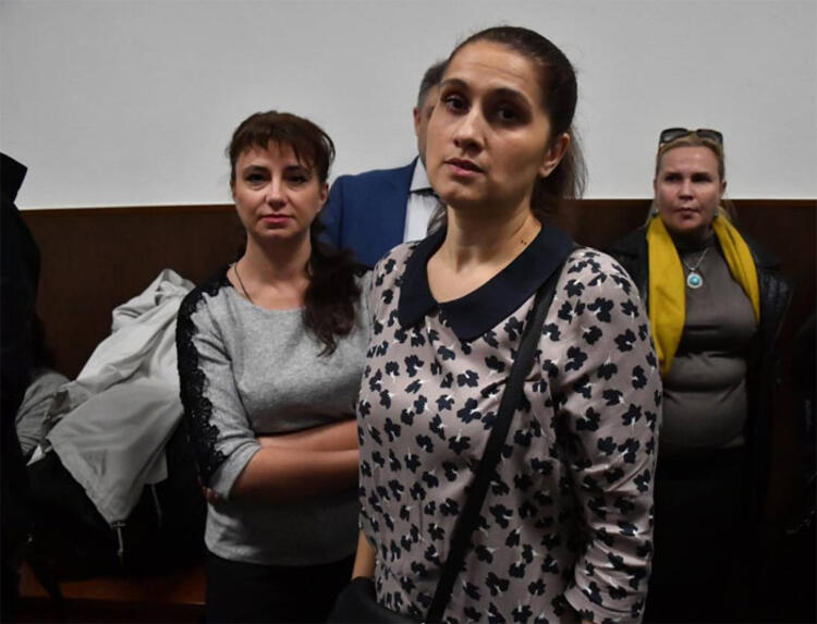 Rusya'da tecavüzcü babalarını öldüren kız kardeşlere yeni soruşturma şoku: Miras için yaptılar! 10