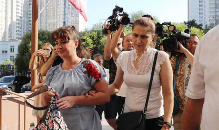 Rusya'da tecavüzcü babalarını öldüren kız kardeşlere yeni soruşturma şoku: Miras için yaptılar! 15