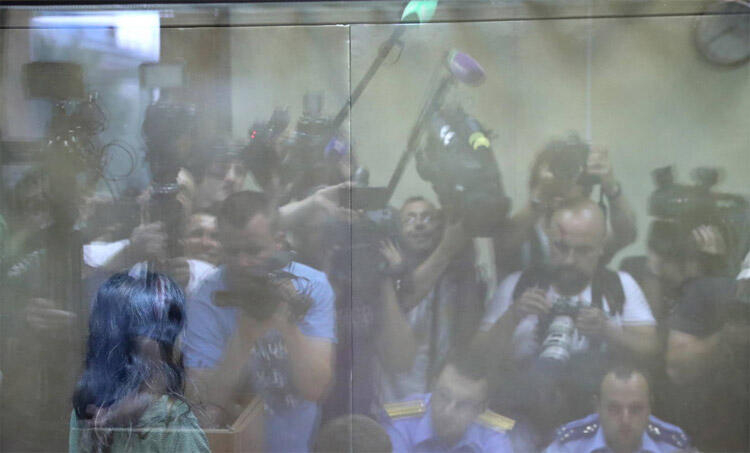 Rusya'da tecavüzcü babalarını öldüren kız kardeşlere yeni soruşturma şoku: Miras için yaptılar! 18