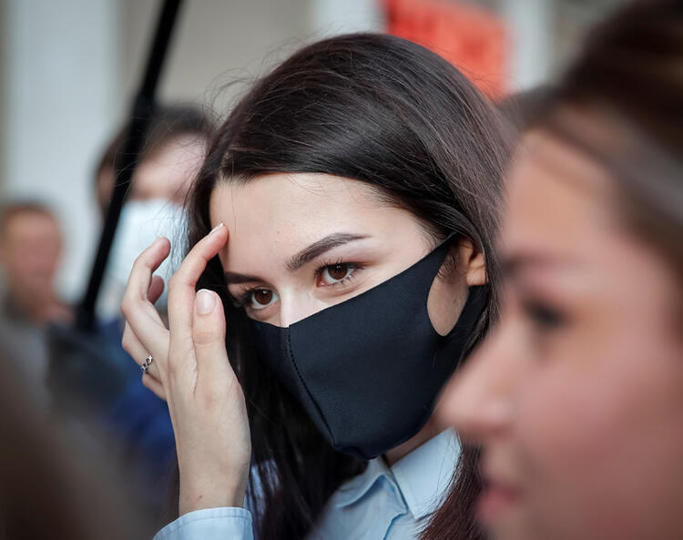 Rusya'da tecavüzcü babalarını öldüren kız kardeşlere yeni soruşturma şoku: Miras için yaptılar! 26
