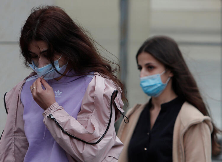 Rusya'da tecavüzcü babalarını öldüren kız kardeşlere yeni soruşturma şoku: Miras için yaptılar! 27