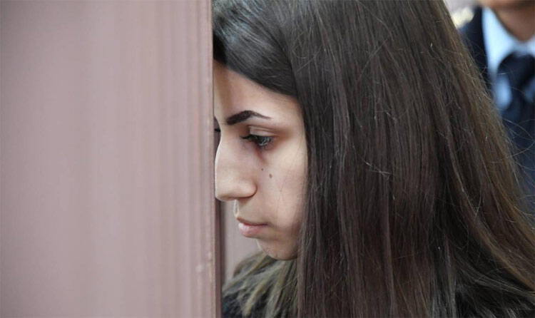 Rusya'da tecavüzcü babalarını öldüren kız kardeşlere yeni soruşturma şoku: Miras için yaptılar! 4