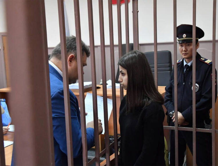 Rusya'da tecavüzcü babalarını öldüren kız kardeşlere yeni soruşturma şoku: Miras için yaptılar! 5