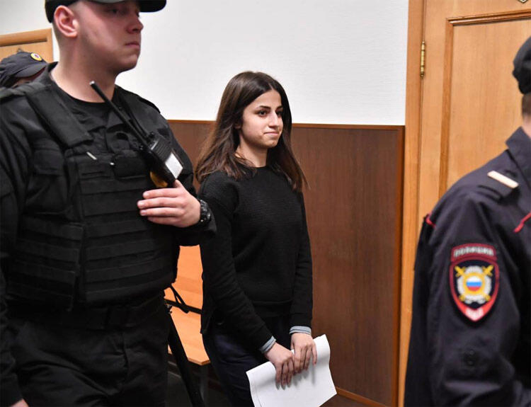 Rusya'da tecavüzcü babalarını öldüren kız kardeşlere yeni soruşturma şoku: Miras için yaptılar! 8