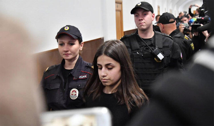 Rusya'da tecavüzcü babalarını öldüren kız kardeşlere yeni soruşturma şoku: Miras için yaptılar! 9