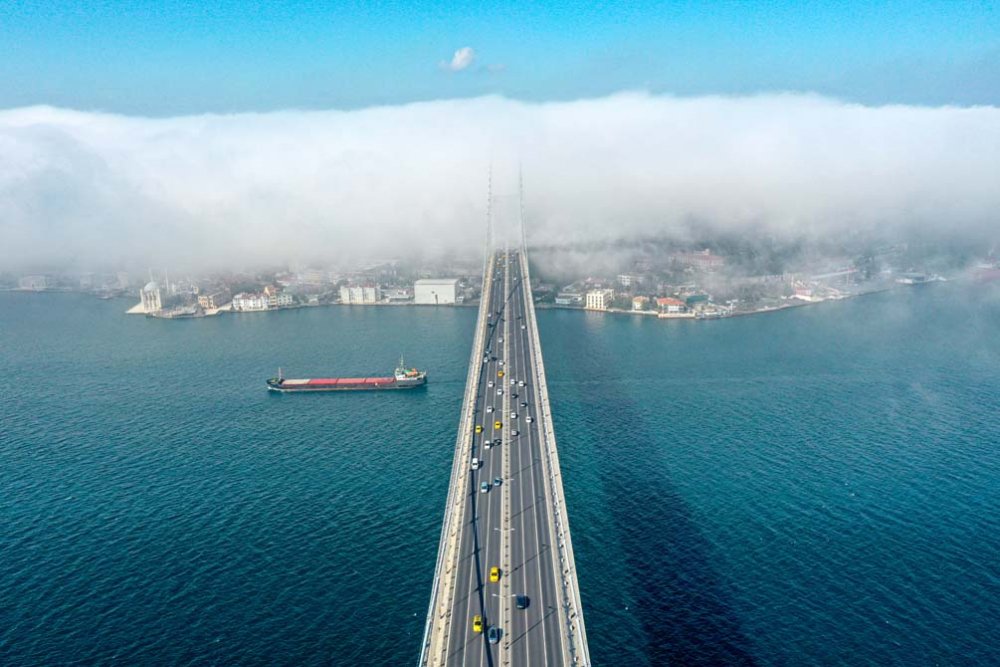 İstanbul'u sis kapladı! Gökyüzünü görenler adeta mest oldu 1