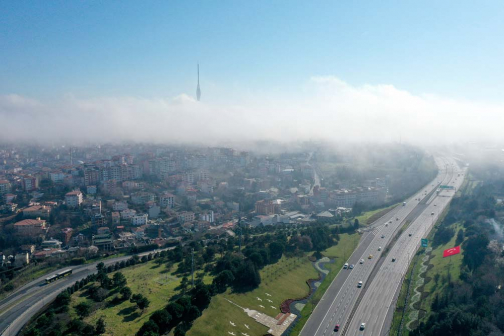 İstanbul'u sis kapladı! Gökyüzünü görenler adeta mest oldu 9