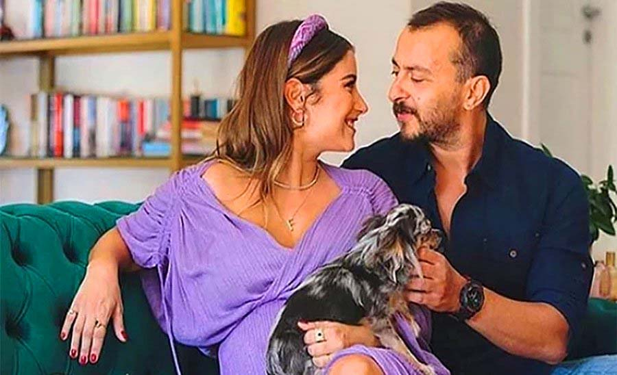 Hazal Kaya'dan aşk dolu paylaşım: "İyi ki evlendik, sana aşığım" 1