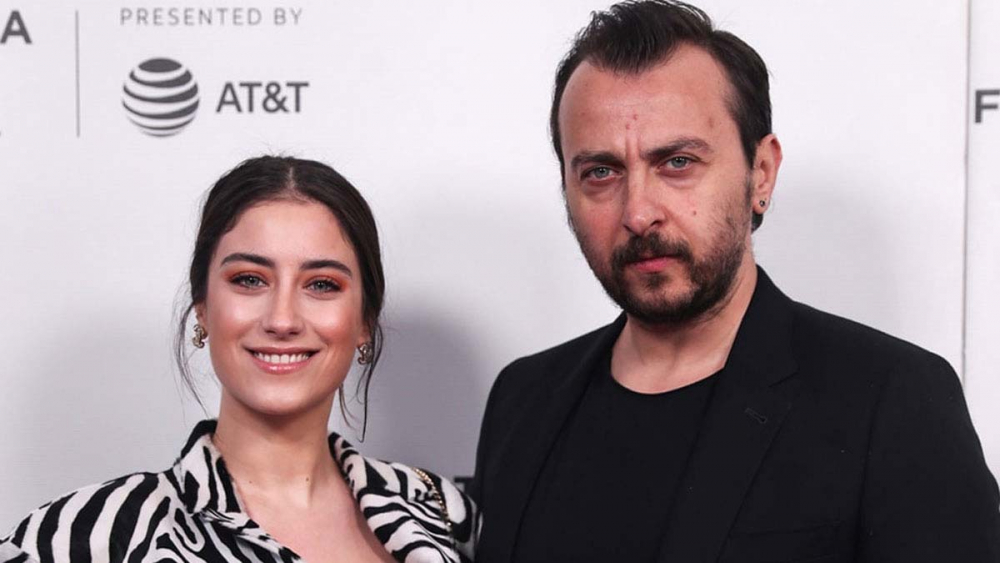 Hazal Kaya'dan aşk dolu paylaşım: "İyi ki evlendik, sana aşığım" 4