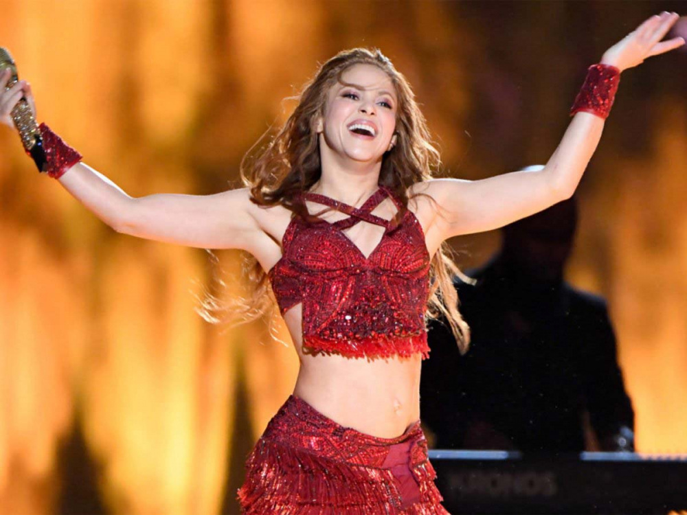 Dünyaca ünlü şarkıcı Shakira yeni imajıyla sosyal medyayı salladı! 4