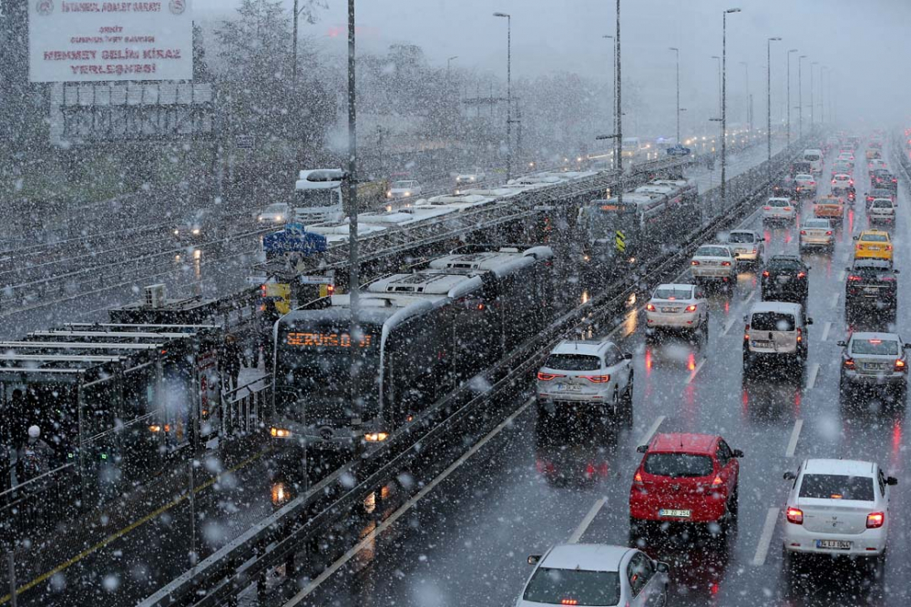 Hava güneşli diye aldanmayın! İstanbul cumadan itibaren kara teslim olacak 9