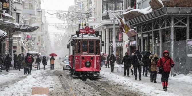 Hava güneşli diye aldanmayın! İstanbul cumadan itibaren kara teslim olacak