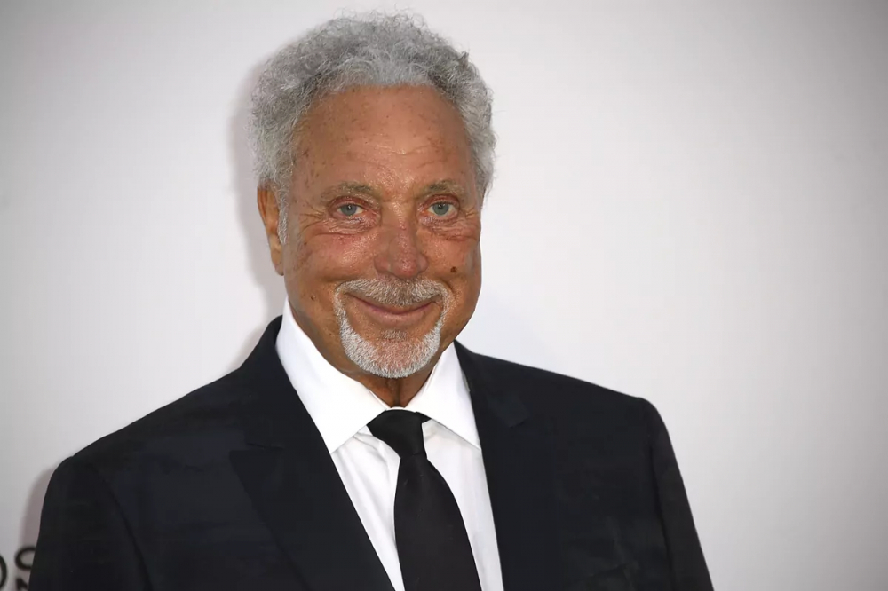 Çarpıcı iddia! Dünyaca ünlü şarkıcı Tom Jones'a tehdit: 'Seni hadım ettiririm' 2