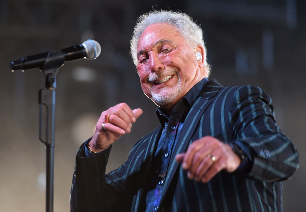 Çarpıcı iddia! Dünyaca ünlü şarkıcı Tom Jones'a tehdit: 'Seni hadım ettiririm' 4