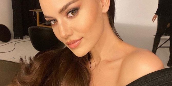 Fahriye Evcen'in siyah elbiseli pozu sosyal medyayı salladı! Burak Özçivit bile kayıtsız kalamadı