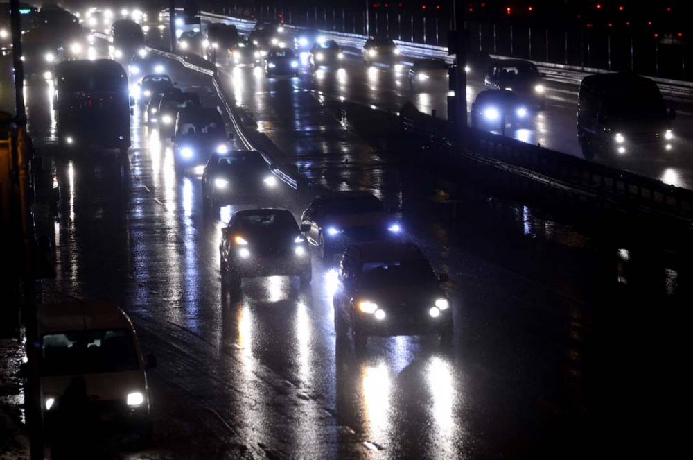 İstanbul beyaz gelinliğiyle mest etti! İşte kentin birçok noktasından kart postallık görüntüler... 11