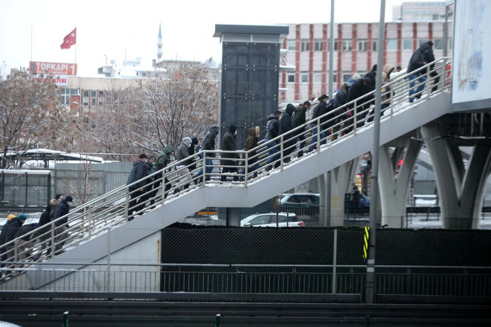 İstanbul beyaz gelinliğiyle mest etti! İşte kentin birçok noktasından kart postallık görüntüler... 13