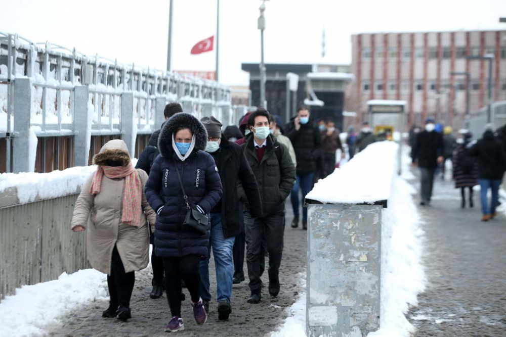 İstanbul beyaz gelinliğiyle mest etti! İşte kentin birçok noktasından kart postallık görüntüler... 14