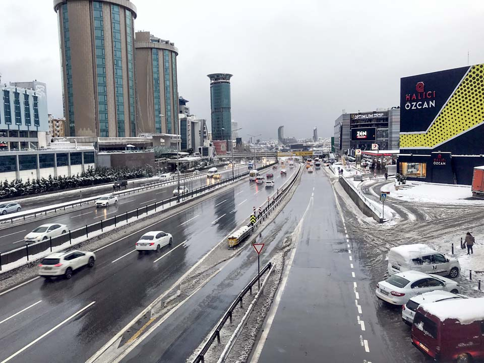 İstanbul beyaz gelinliğiyle mest etti! İşte kentin birçok noktasından kart postallık görüntüler... 21