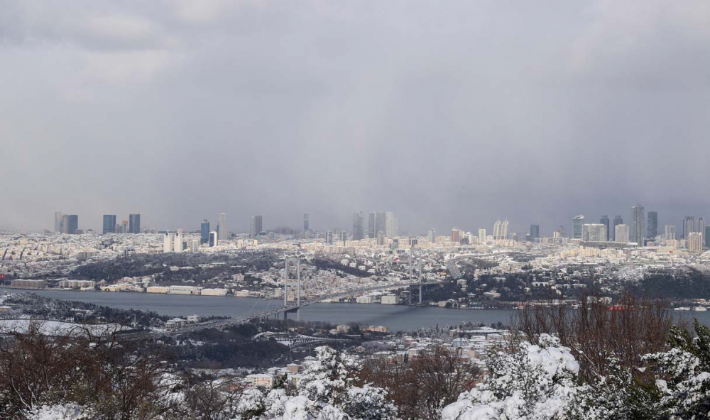 İstanbul beyaz gelinliğiyle mest etti! İşte kentin birçok noktasından kart postallık görüntüler... 33