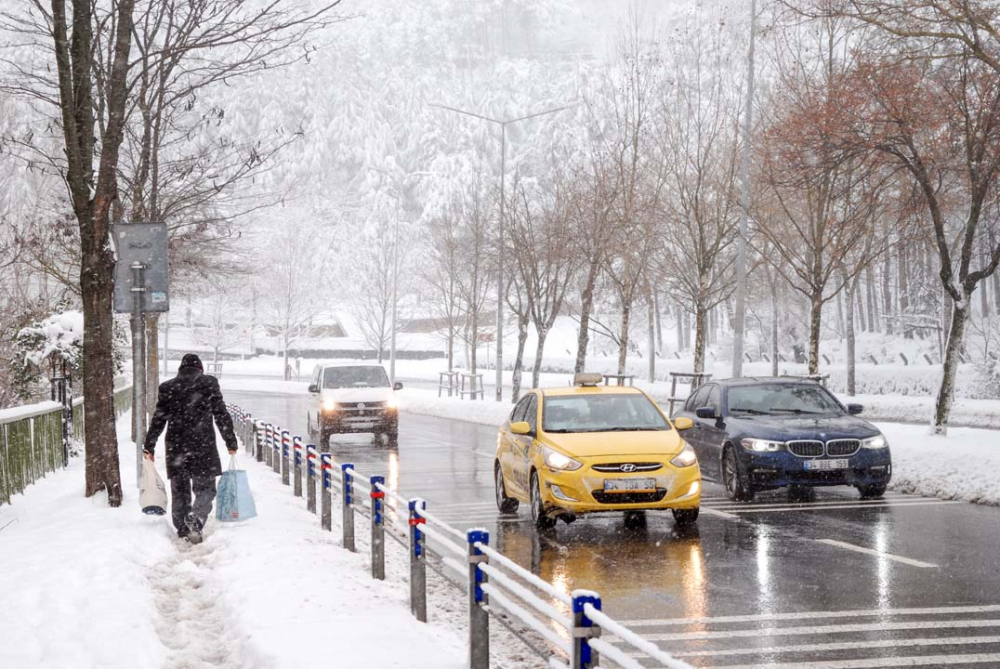 İstanbul beyaz gelinliğiyle mest etti! İşte kentin birçok noktasından kart postallık görüntüler... 37