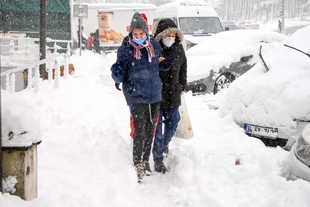 İstanbul beyaz gelinliğiyle mest etti! İşte kentin birçok noktasından kart postallık görüntüler... 39