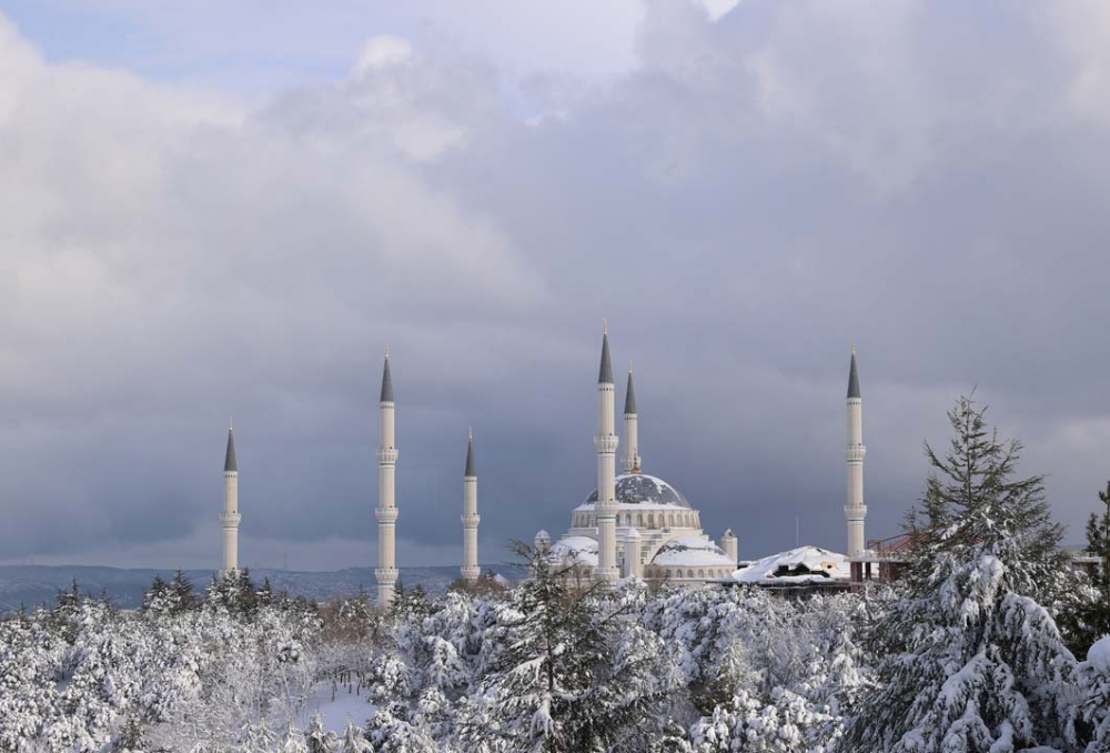 İstanbul beyaz gelinliğiyle mest etti! İşte kentin birçok noktasından kart postallık görüntüler... 41