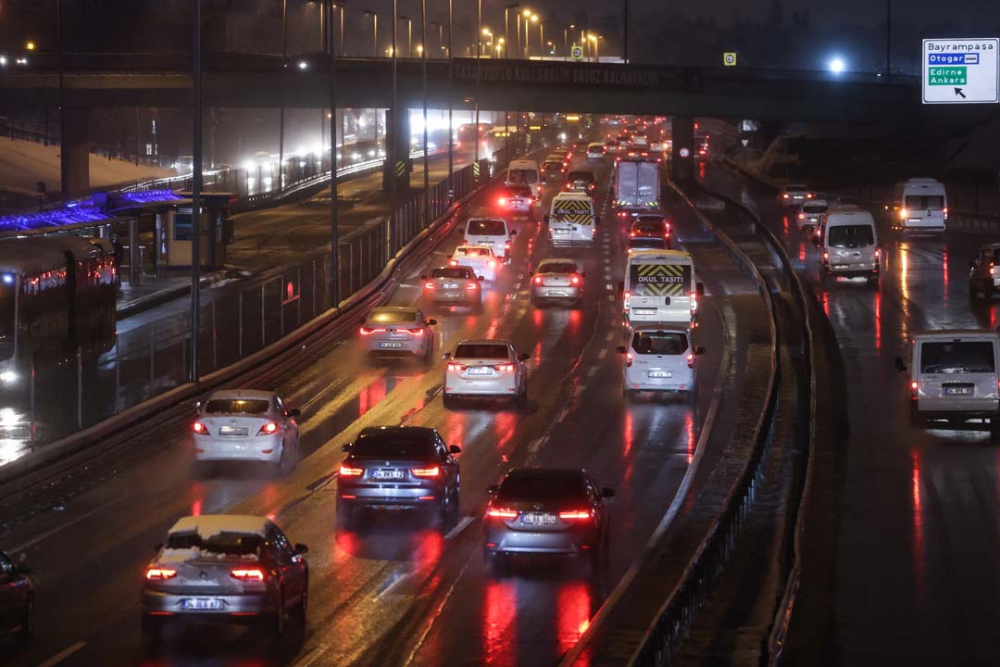 İstanbul beyaz gelinliğiyle mest etti! İşte kentin birçok noktasından kart postallık görüntüler... 5