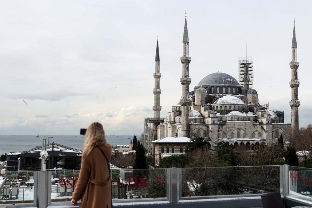 İstanbul beyaz gelinliğiyle mest etti! İşte kentin birçok noktasından kart postallık görüntüler... 53