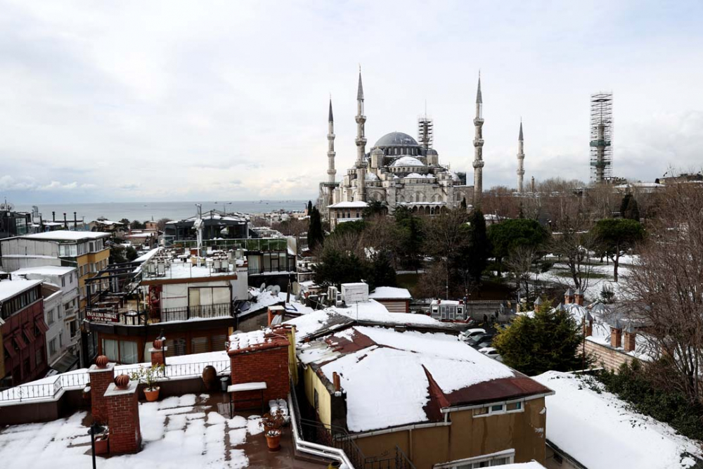 İstanbul beyaz gelinliğiyle mest etti! İşte kentin birçok noktasından kart postallık görüntüler... 56