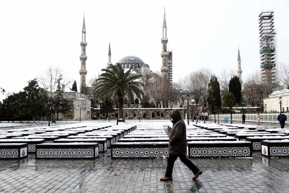 İstanbul beyaz gelinliğiyle mest etti! İşte kentin birçok noktasından kart postallık görüntüler... 57