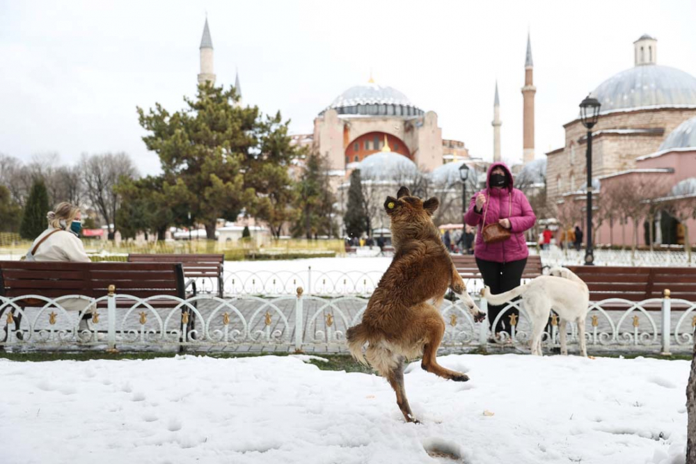 İstanbul beyaz gelinliğiyle mest etti! İşte kentin birçok noktasından kart postallık görüntüler... 62