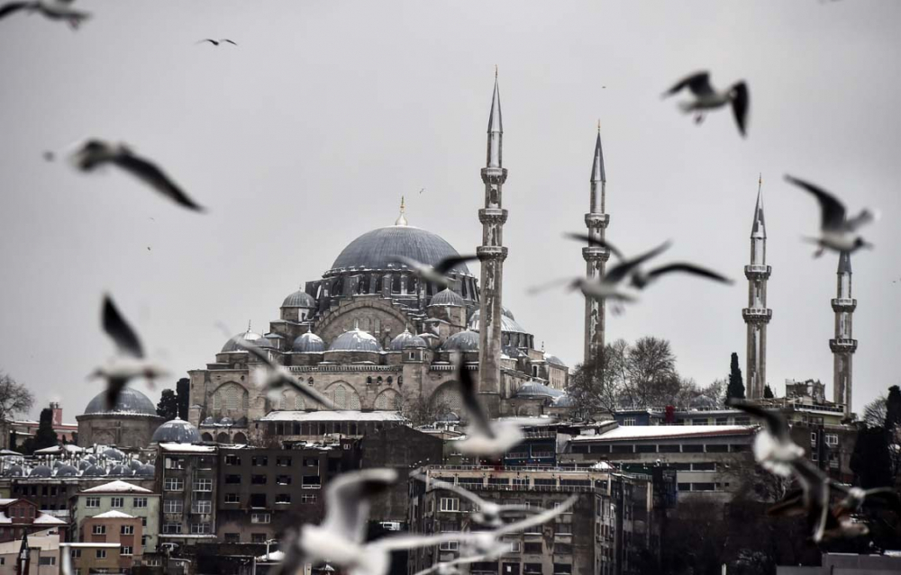 İstanbul beyaz gelinliğiyle mest etti! İşte kentin birçok noktasından kart postallık görüntüler... 63