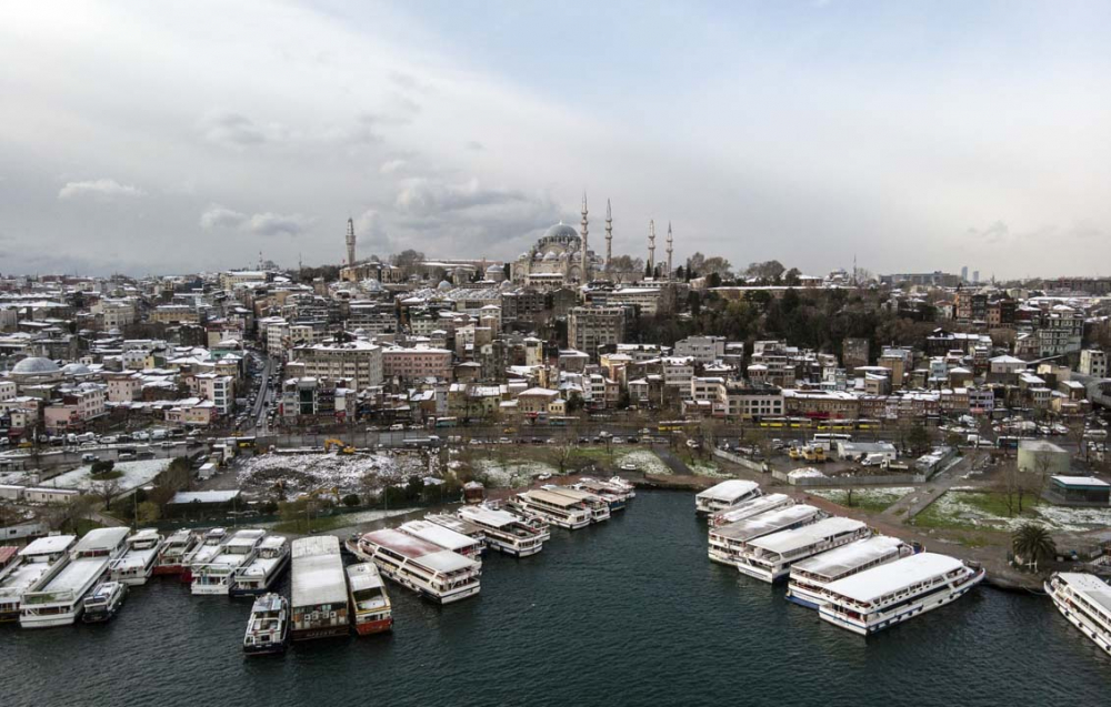 İstanbul beyaz gelinliğiyle mest etti! İşte kentin birçok noktasından kart postallık görüntüler... 65