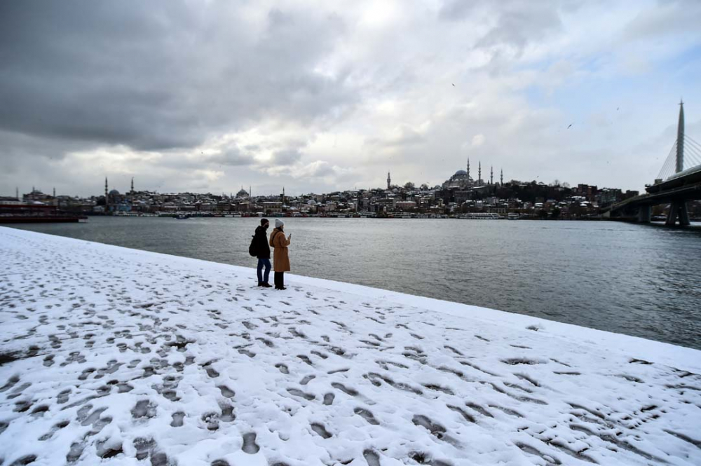 İstanbul beyaz gelinliğiyle mest etti! İşte kentin birçok noktasından kart postallık görüntüler... 70