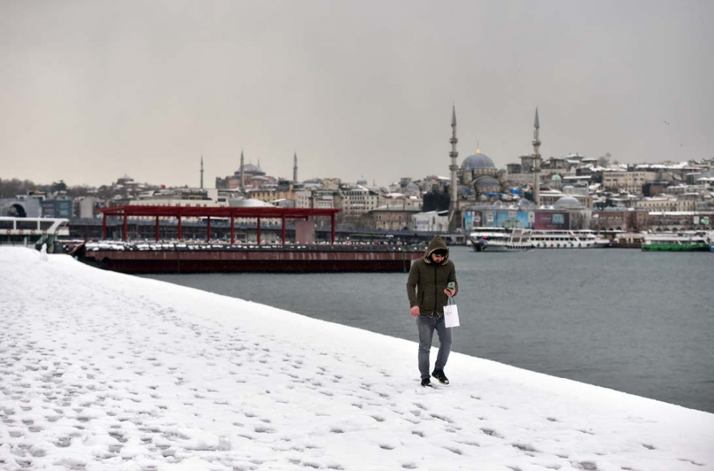 İstanbul beyaz gelinliğiyle mest etti! İşte kentin birçok noktasından kart postallık görüntüler... 71