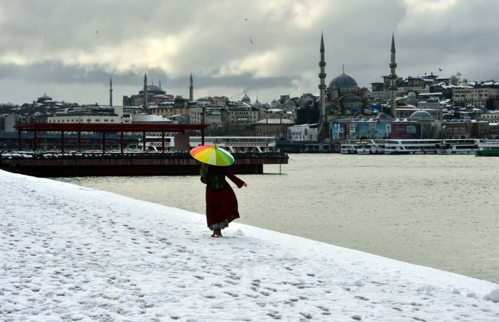 İstanbul beyaz gelinliğiyle mest etti! İşte kentin birçok noktasından kart postallık görüntüler... 73