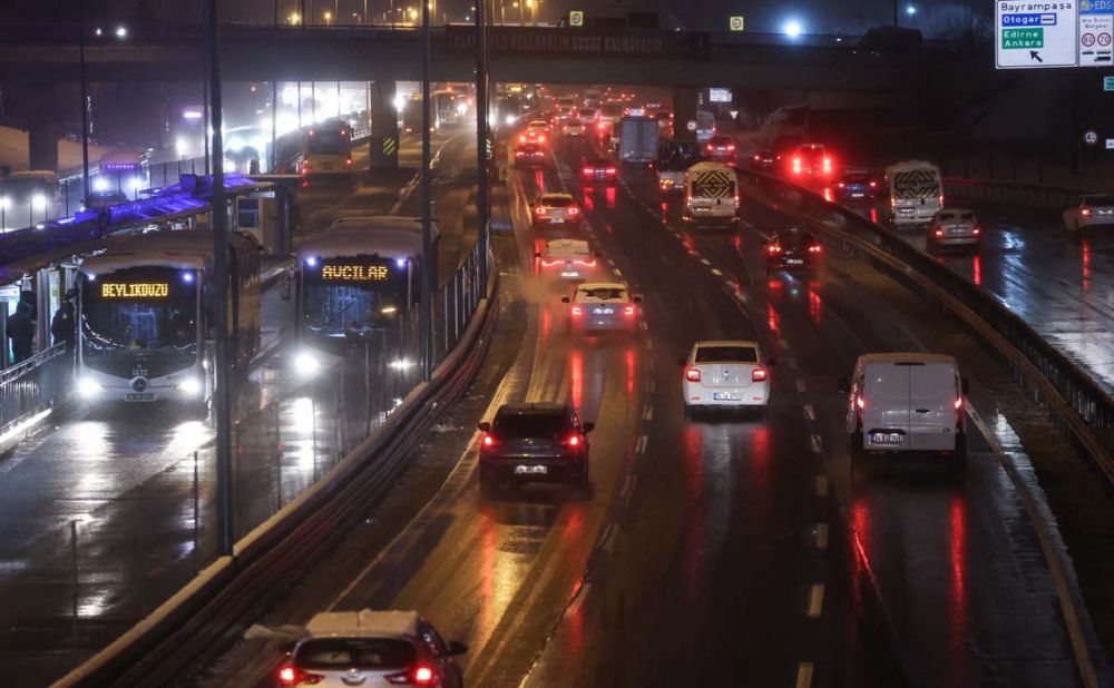 İstanbul beyaz gelinliğiyle mest etti! İşte kentin birçok noktasından kart postallık görüntüler... 8