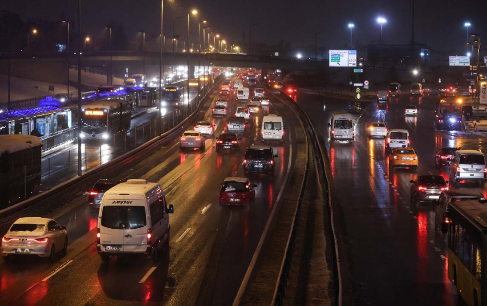 İstanbul beyaz gelinliğiyle mest etti! İşte kentin birçok noktasından kart postallık görüntüler... 9