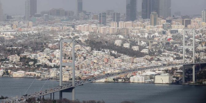 İstanbul beyaz gelinliğiyle mest etti! İşte kentin birçok noktasından kart postallık görüntüler...