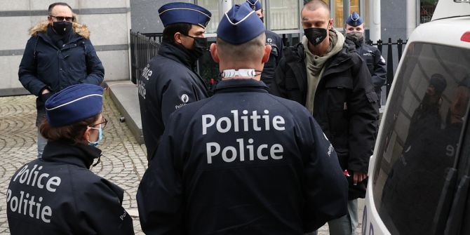 Canlı yarasa yiyerek eylem düzenlemek isteyen aktivist gözaltına alındı!