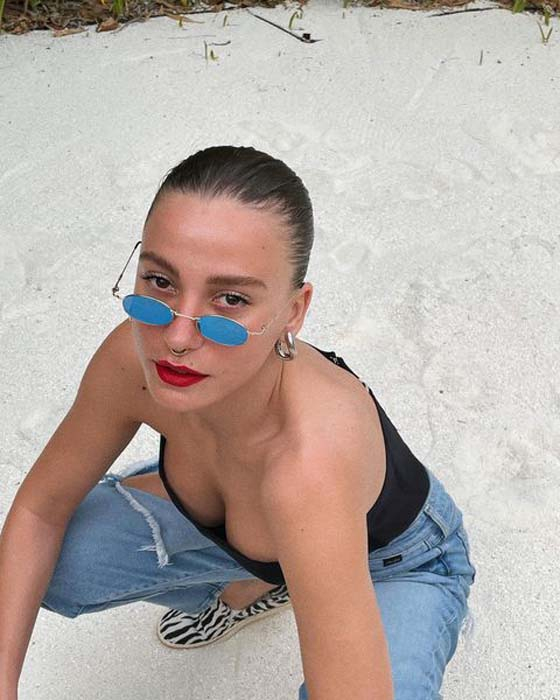 Maldivler’de tatil yapan Serenay Sarıkaya'dan: Acılara yürüyor korkmuyorum 1